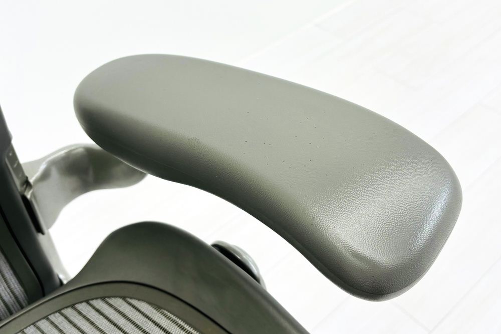 ハーマンミラー アーロンチェア 中古 Bサイズ スタンダード Herman Miller Aeron Chairs 中古オフィス家具 グレーの画像