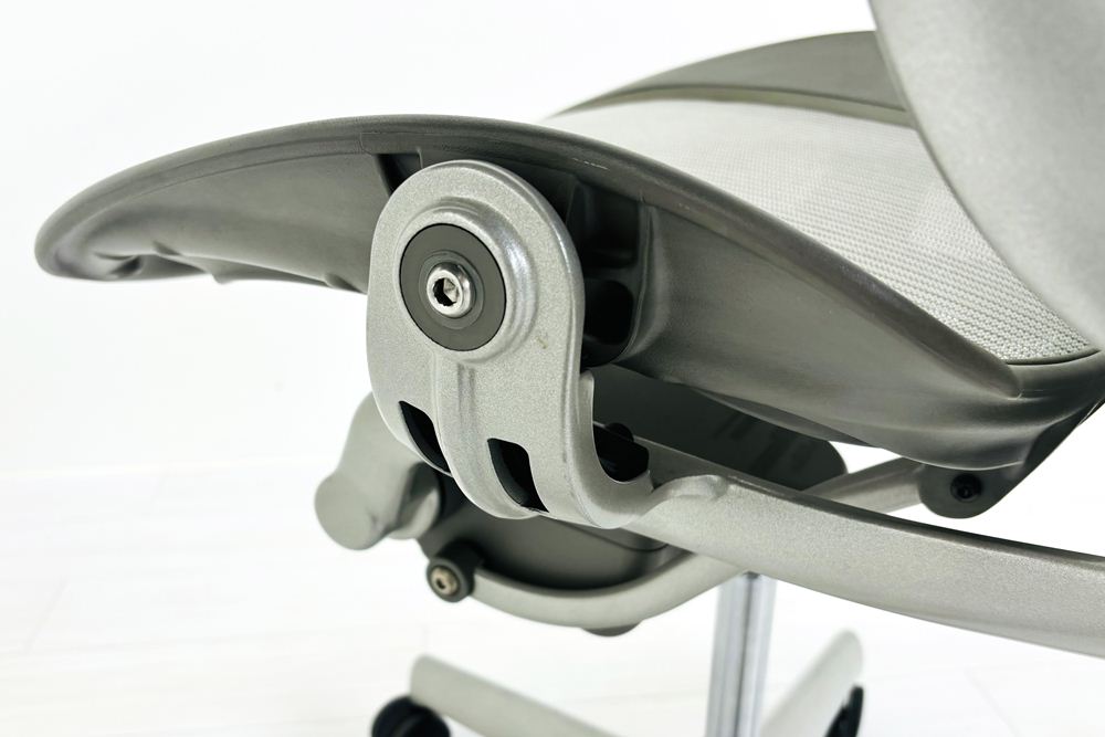 ハーマンミラー アーロンチェア 中古 Bサイズ スタンダード Herman Miller Aeron Chairs 中古オフィス家具 グレーの画像