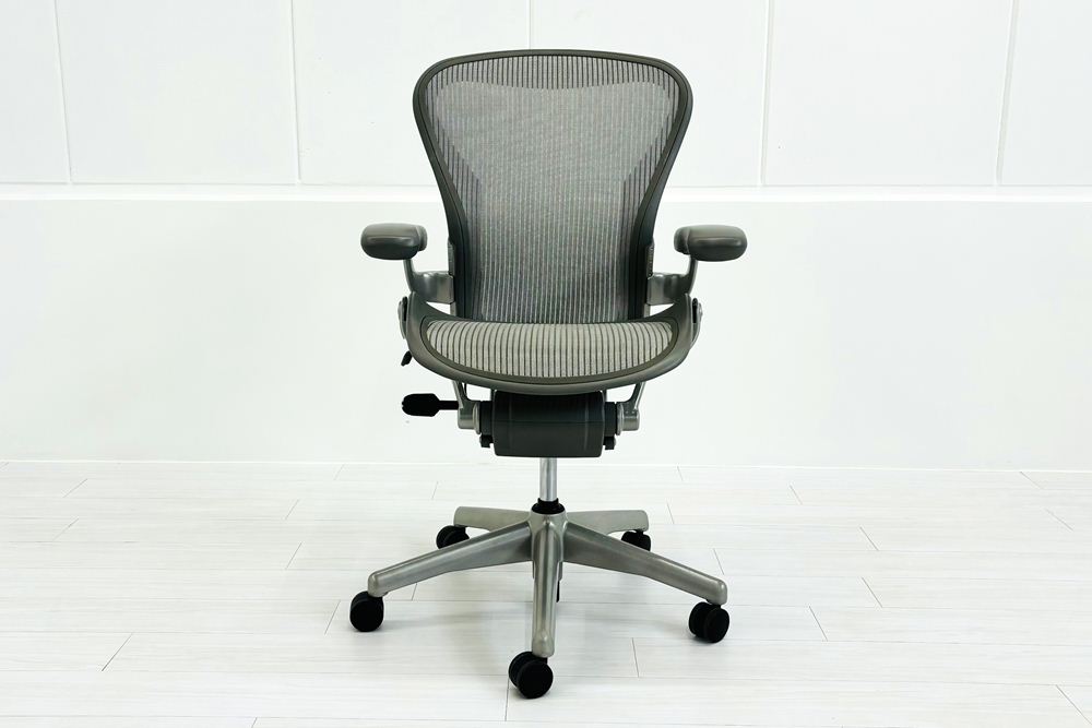 ハーマンミラー アーロンチェア 中古 Bサイズ スタンダード Herman Miller Aeron Chairs 中古オフィス家具 グレーの画像