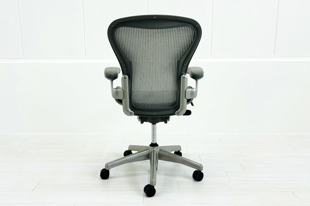 ハーマンミラー アーロンチェア 中古 Bサイズ スタンダード Herman Miller Aeron Chairs 中古オフィス家具 グレーの画像