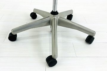 ハーマンミラー アーロンチェア 中古 Bサイズ スタンダード Herman Miller Aeron Chairs 中古オフィス家具 グレーの画像