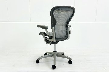ハーマンミラー アーロンチェア 中古 Bサイズ スタンダード Herman Miller Aeron Chairs 中古オフィス家具 グレーの画像