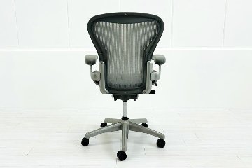 ハーマンミラー アーロンチェア 中古 Bサイズ スタンダード Herman Miller Aeron Chairs 中古オフィス家具 グレーの画像