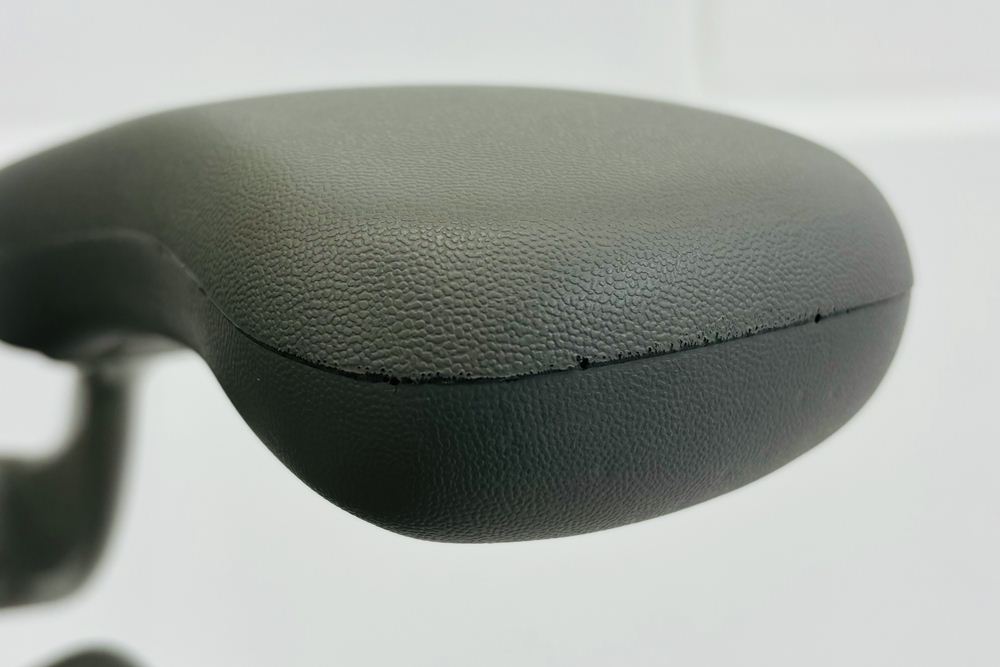 ハーマンミラー アーロンチェア 中古 Bサイズ スタンダード タキシードメッシュ Herman Miller Aeron Chairs 中古オフィス家具 グレーの画像