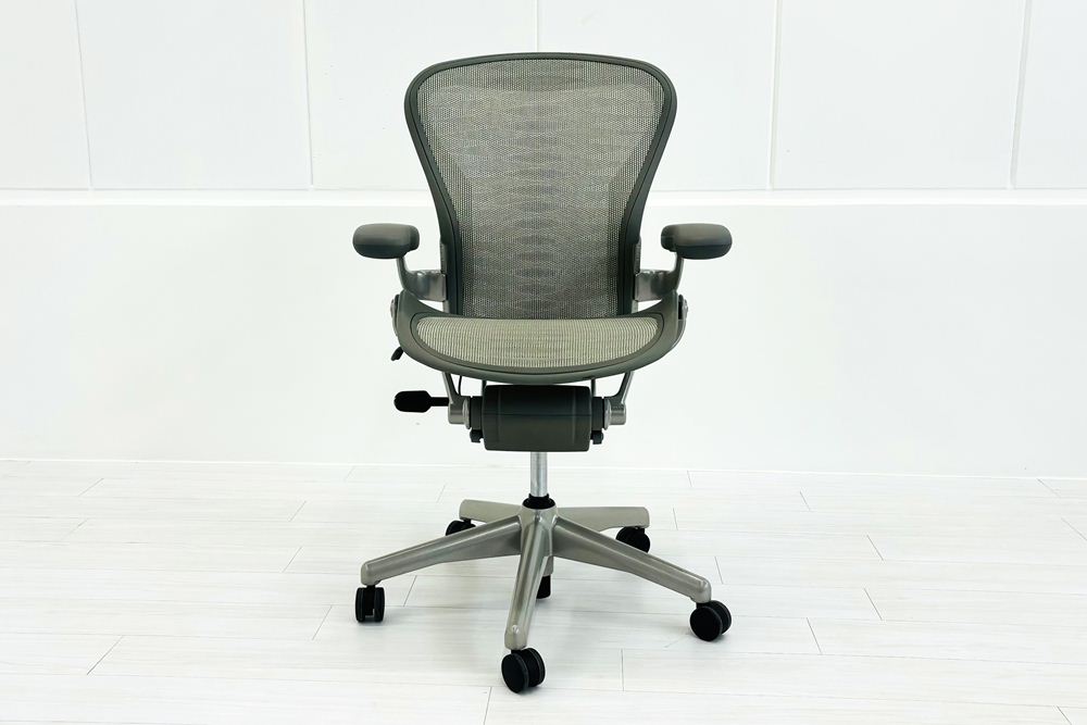 ハーマンミラー アーロンチェア 正規品 Bサイズ 新品未開封 d3221 ハーマンミラー アーロンチェア Bサイズ グラファイト | THE CHAIR SHOP