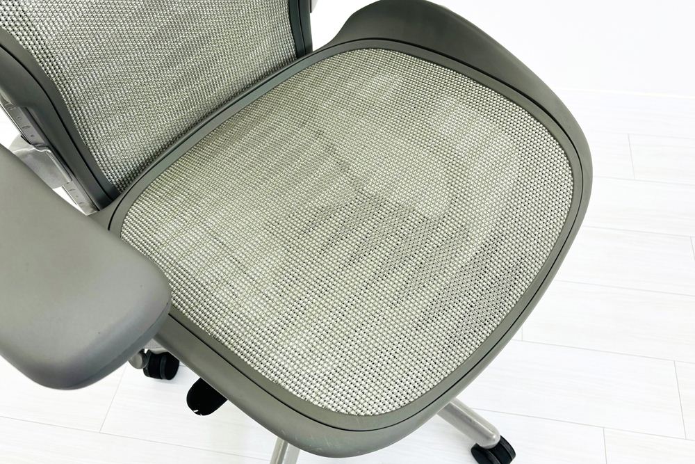 ハーマンミラー アーロンチェア 中古 Bサイズ スタンダード タキシードメッシュ Herman Miller Aeron Chairs 中古オフィス家具 グレーの画像