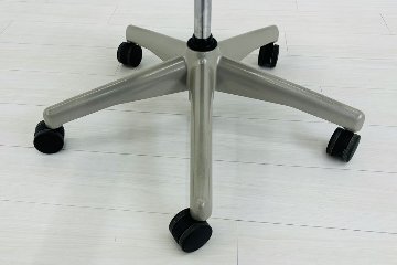 ハーマンミラー アーロンチェア 中古 Bサイズ スタンダード タキシードメッシュ Herman Miller Aeron Chairs 中古オフィス家具 グレーの画像
