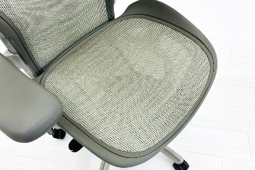 ハーマンミラー アーロンチェア 中古 Bサイズ スタンダード タキシードメッシュ Herman Miller Aeron Chairs 中古オフィス家具 グレーの画像