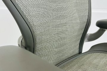 ハーマンミラー アーロンチェア 中古 Bサイズ スタンダード タキシードメッシュ Herman Miller Aeron Chairs 中古オフィス家具 グレーの画像