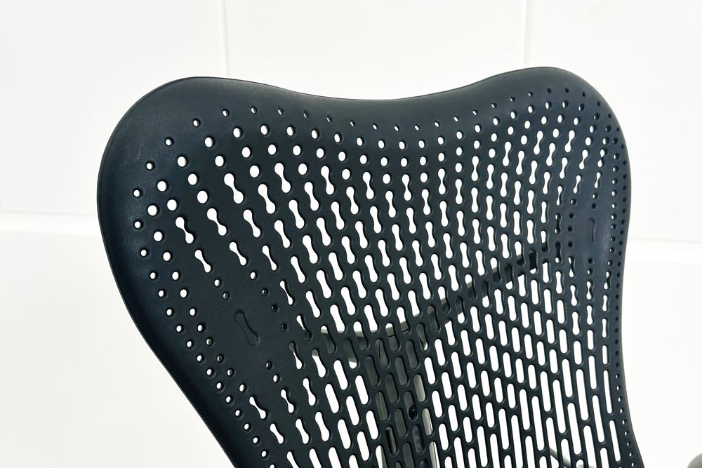 ハーマンミラー ミラチェア 中古チェア Herman Miller Mirra Chair メッシュ 事務椅子 中古オフィス家具 MR113AAMの画像