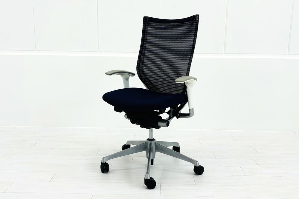 バロンチェア 中古 オカムラ Baron 可動肘 ハイバック 中古オフィス家具 座クッション 中古オフィスチェア 事務椅子 ダークブルーの画像