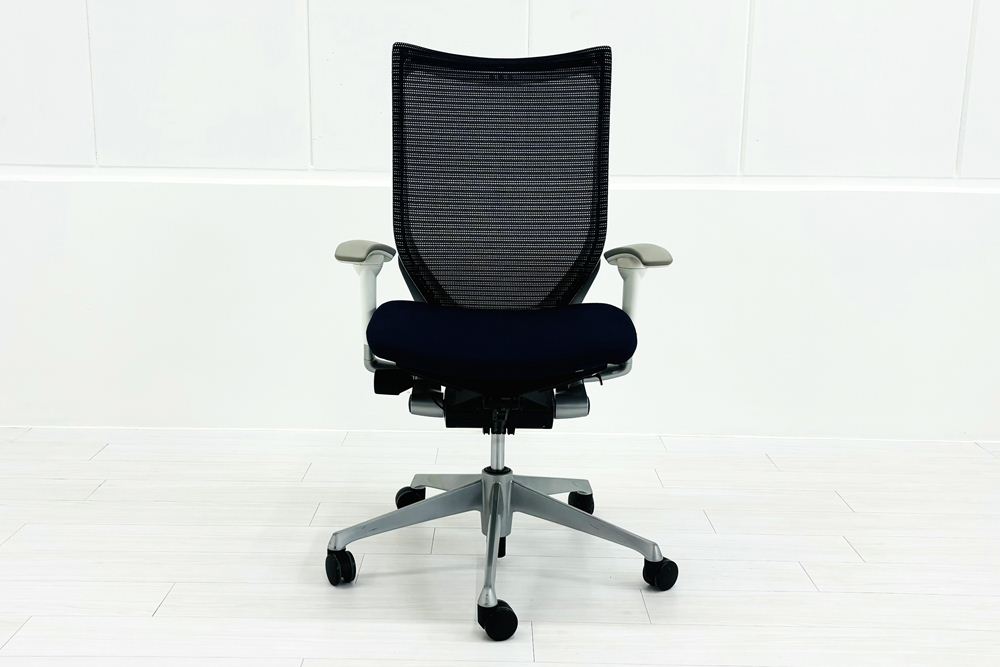 バロンチェア 中古 オカムラ Baron 可動肘 ハイバック 中古オフィス家具 座クッション 中古オフィスチェア 事務椅子 ダークブルーの画像