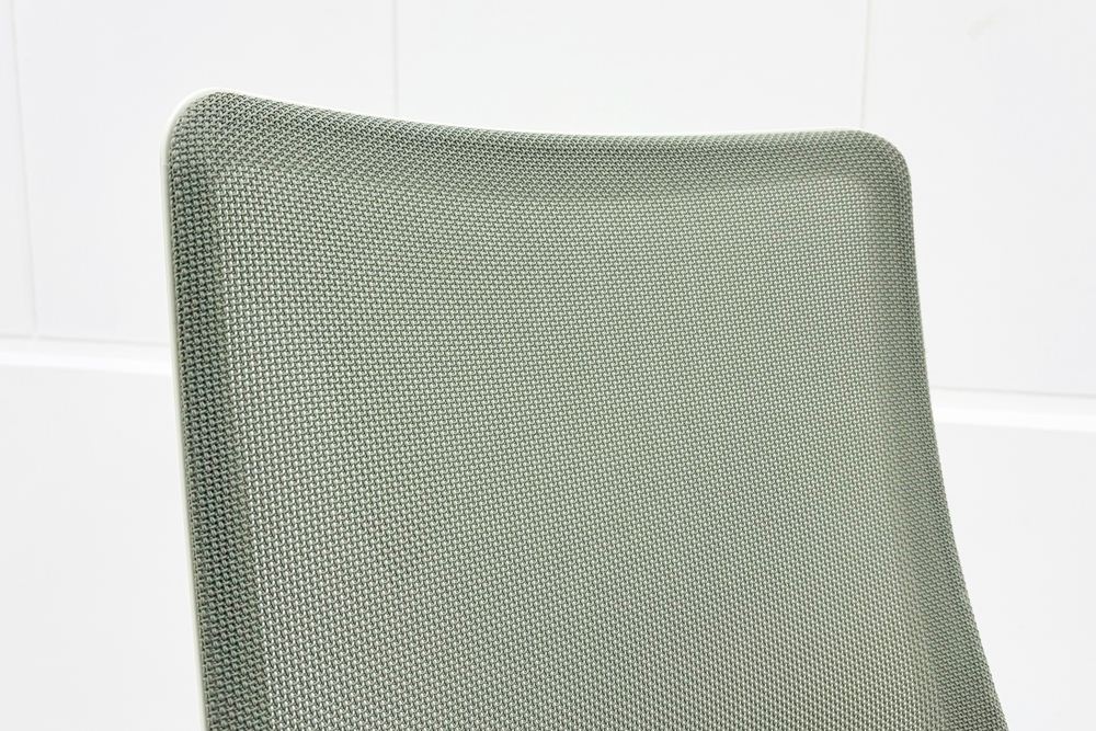 オカムラ フルーエントチェア 2019年製 中古 肘なし ハイバック 事務椅子 中古オフィスチェア 中古オフィス家具 ライトグレーの画像