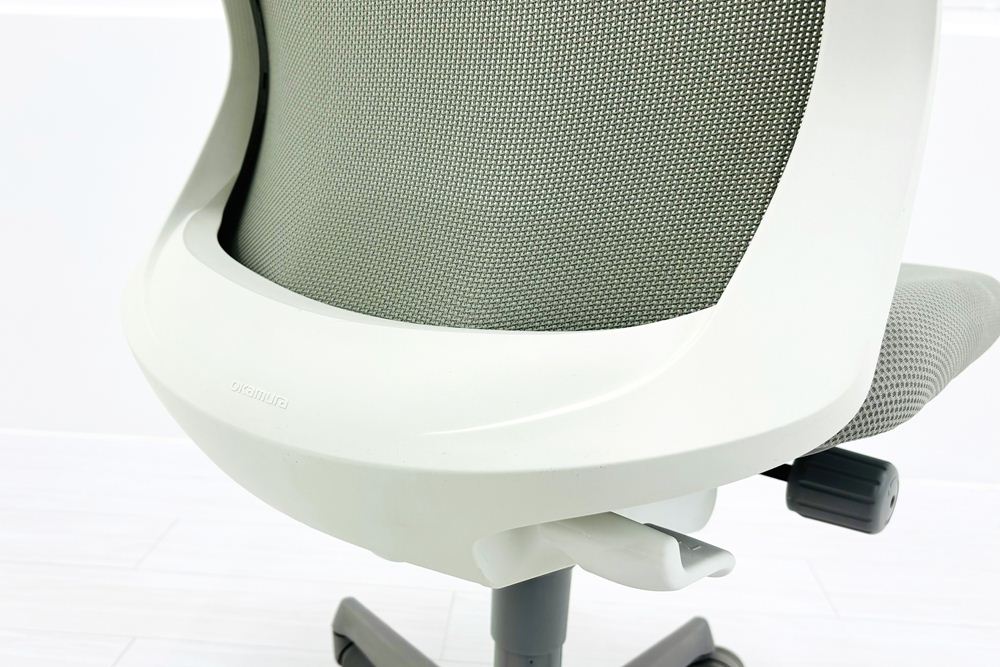 オカムラ フルーエントチェア 2019年製 中古 肘なし ハイバック 事務椅子 中古オフィスチェア 中古オフィス家具 ライトグレーの画像