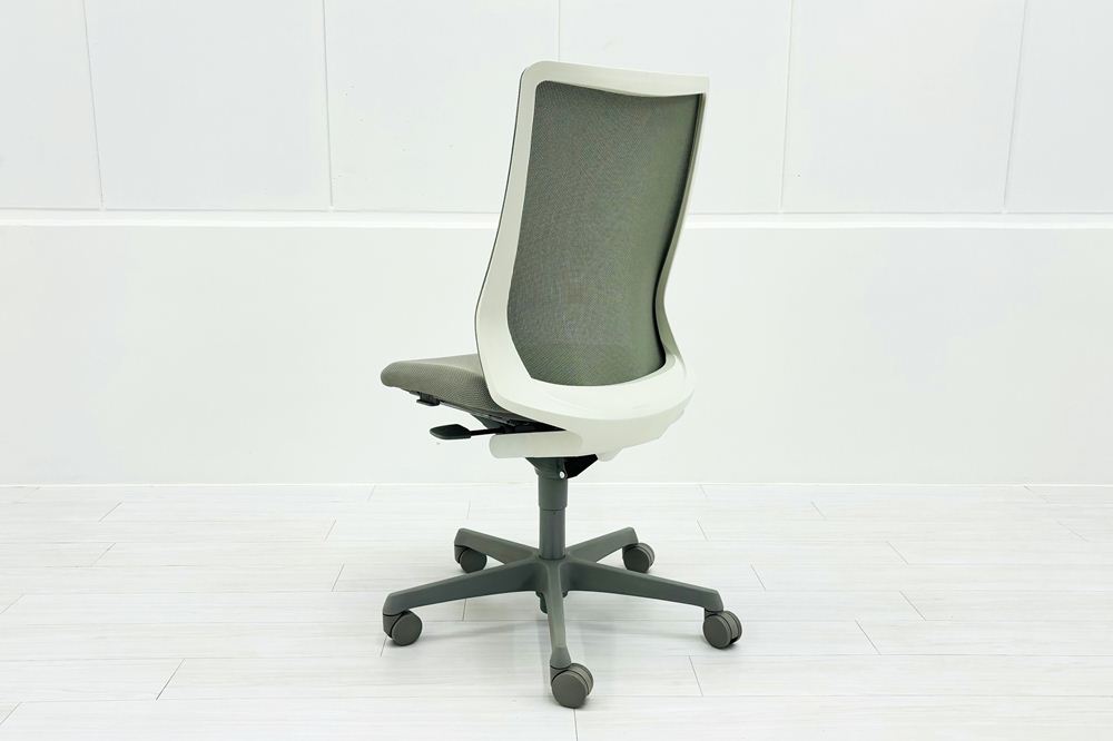 オカムラ　フルーエント　肘なし 送料無料】 オカムラ フルーエント オフィスチェア 肘なし