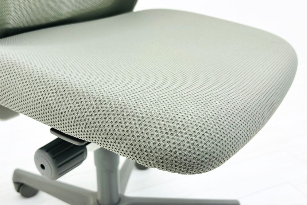 オカムラ フルーエントチェア 2019年製 中古 肘なし ハイバック 事務椅子 中古オフィスチェア 中古オフィス家具 ライトグレーの画像