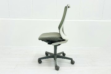 オカムラ フルーエントチェア 2019年製 中古 肘なし ハイバック 事務椅子 中古オフィスチェア 中古オフィス家具 ライトグレーの画像
