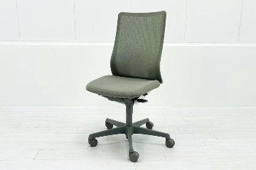 オカムラ フルーエントチェア 2019年製 中古 肘なし ハイバック 事務椅子 中古オフィスチェア 中古オフィス家具 ライトグレーの画像