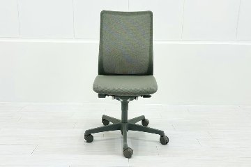 オカムラ フルーエントチェア 2019年製 中古 肘なし ハイバック 事務椅子 中古オフィスチェア 中古オフィス家具 ライトグレーの画像
