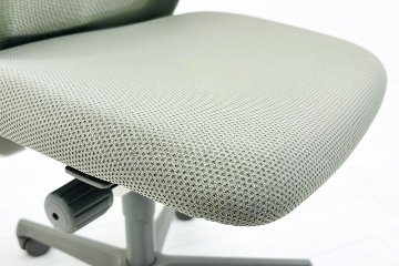 オカムラ フルーエントチェア 2019年製 中古 肘なし ハイバック 事務椅子 中古オフィスチェア 中古オフィス家具 ライトグレーの画像