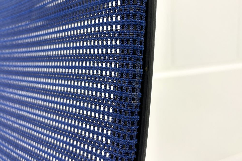 バロンチェア オカムラ ハイバック 中古 可動肘 ミディアムブルー OKAMURA Baron 中古オフィス家具 メッシュの画像