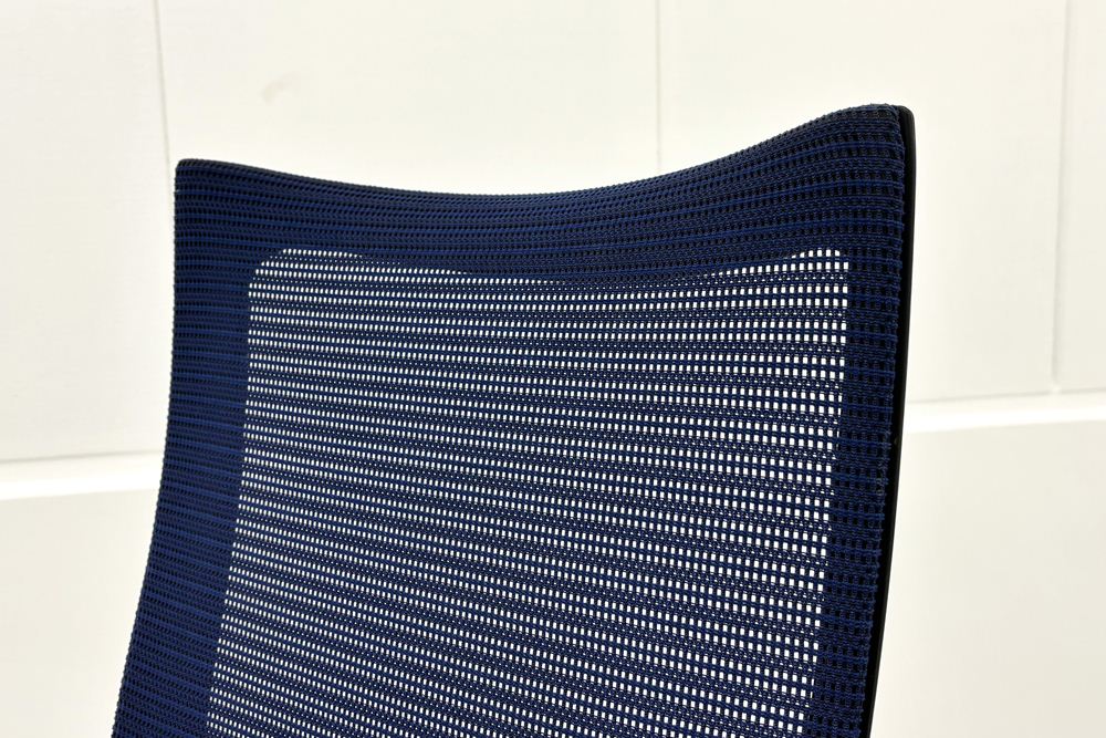 バロンチェア オカムラ ハイバック 中古 可動肘 ミディアムブルー OKAMURA Baron 中古オフィス家具 メッシュの画像