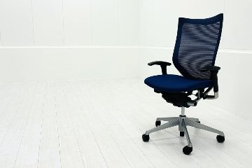 オカムラ　バロン　ハイバック　可動肘　ポリッシュ脚　ミディアムブルー オカムラ バロン ハイバック 可動肘 ポリッシュ脚 ミディアムブルー