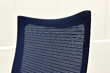 バロンチェア オカムラ ハイバック 中古 可動肘 ミディアムブルー OKAMURA Baron 中古オフィス家具 メッシュの画像