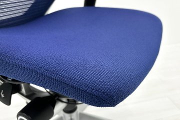 バロンチェア オカムラ ハイバック 中古 可動肘 ミディアムブルー OKAMURA Baron 中古オフィス家具 メッシュの画像