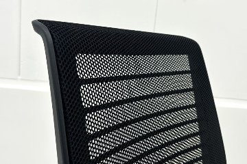 スチールケース シンクチェア 中古 ブラック クッション メッシュ Steelcase Think 可動肘 中古オフィス家具の画像