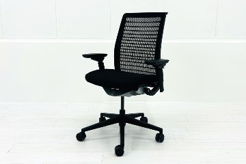 スチールケース シンクチェア 中古 ブラック クッション メッシュ Steelcase Think 可動肘 中古オフィス家具の画像