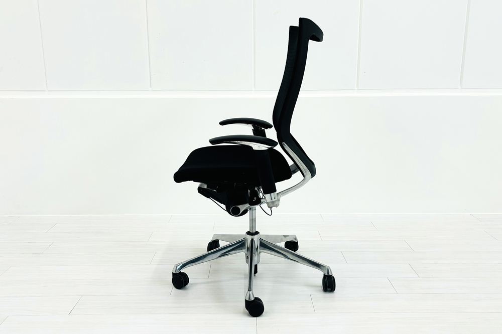 オカムラ　バロン　エクストラハイバック　ブラック　２０１３年製（１０／１６） オカムラ オフィスチェア バロン エクストラハイバック 可動肘