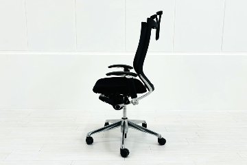 オカムラ バロンチェア 中古 Baron ブラック 可動肘 ハイバック ポリッシュフレーム 中古オフィス家具 座クッション ハンガー付きの画像