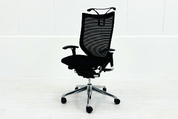 オカムラ バロンチェア 中古 Baron ブラック 可動肘 ハイバック ポリッシュフレーム 中古オフィス家具 座クッション ハンガー付きの画像