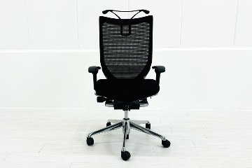 オカムラ バロンチェア 中古 Baron ブラック 可動肘 ハイバック ポリッシュフレーム 中古オフィス家具 座クッション ハンガー付きの画像