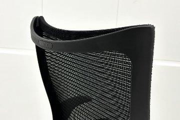 オカムラ Baron バロンチェア 中古 2017年製 ブラック 可動肘 ハイバック シルバーフレーム 中古オフィス家具 座クッションの画像