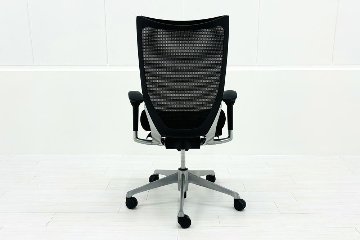 オカムラ Baron バロンチェア 中古 2017年製 ブラック 可動肘 ハイバック シルバーフレーム 中古オフィス家具 座クッションの画像