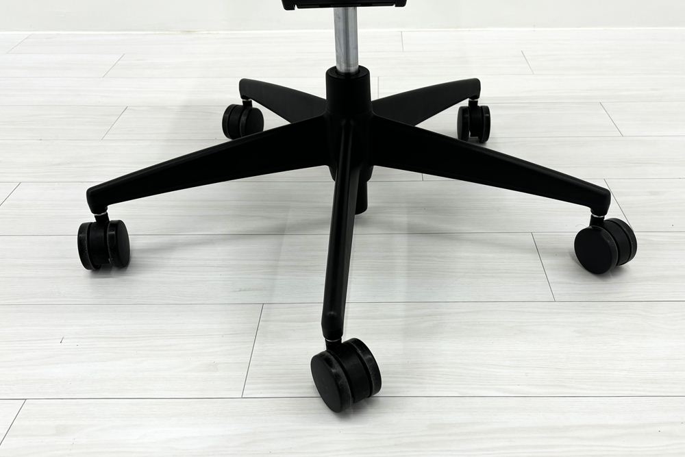 コクヨ ウィザード2チェア ハイバック ブラック 中古 KOKUYO Wizard2 クッション 肘無 中古事務椅子 中古オフィス家具の画像