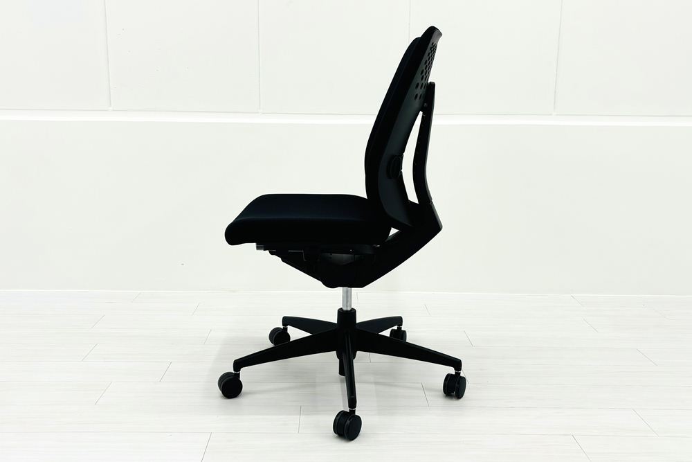 コクヨ ウィザード2チェア ハイバック ブラック 中古 KOKUYO Wizard2 クッション 肘無 中古事務椅子 中古オフィス家具の画像