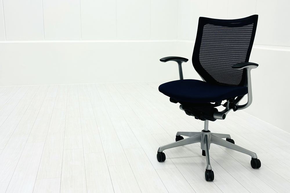 オカムラ バロンチェア 中古 Baron 固定肘 ローバック 中古オフィス家具 座クッション 中古オフィスチェア 事務椅子 ダークブルーの画像