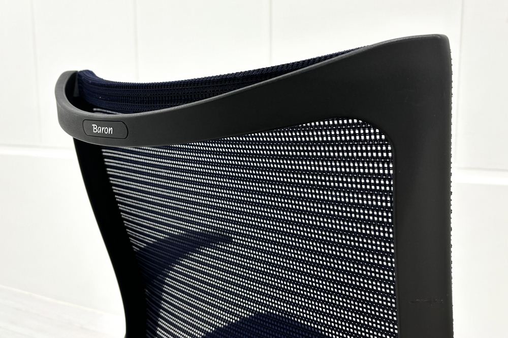 オカムラ バロンチェア 中古 Baron 固定肘 ローバック 中古オフィス家具 座クッション 中古オフィスチェア 事務椅子 ダークブルーの画像