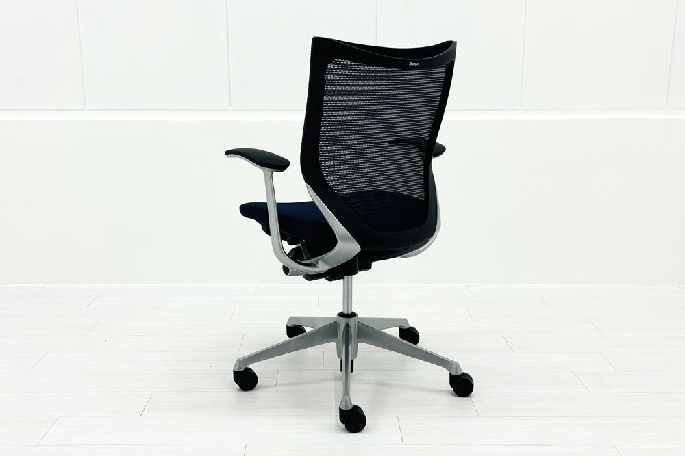 オカムラ バロンチェア 中古 Baron 固定肘 ローバック 中古オフィス家具 座クッション 中古オフィスチェア 事務椅子 ダークブルーの画像