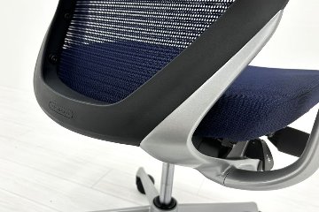 オカムラ バロンチェア 中古 Baron 固定肘 ローバック 中古オフィス家具 座クッション 中古オフィスチェア 事務椅子 ダークブルーの画像
