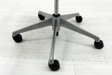 オカムラ バロンチェア 中古 Baron 固定肘 ローバック 中古オフィス家具 座クッション 中古オフィスチェア 事務椅子 ダークブルーの画像