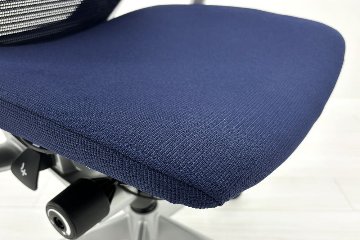 オカムラ バロンチェア 中古 Baron 固定肘 ローバック 中古オフィス家具 座クッション 中古オフィスチェア 事務椅子 ダークブルーの画像