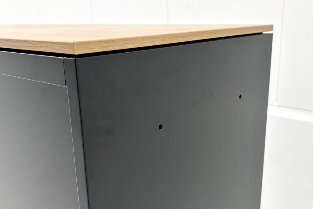 オカムラ 中古 引き違い書庫 3枚引違い書庫 スライド書庫 キャビネット スチール書庫 中古オフィス家具 ホワイト 900/450/1130の画像