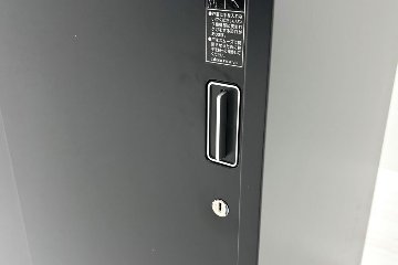 オカムラ 中古 引き違い書庫 3枚引違い書庫 スライド書庫 キャビネット スチール書庫 中古オフィス家具 ホワイト 900/450/1130の画像