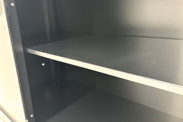 オカムラ 中古 引き違い書庫 3枚引違い書庫 スライド書庫 キャビネット スチール書庫 中古オフィス家具 ホワイト 900/450/1130の画像