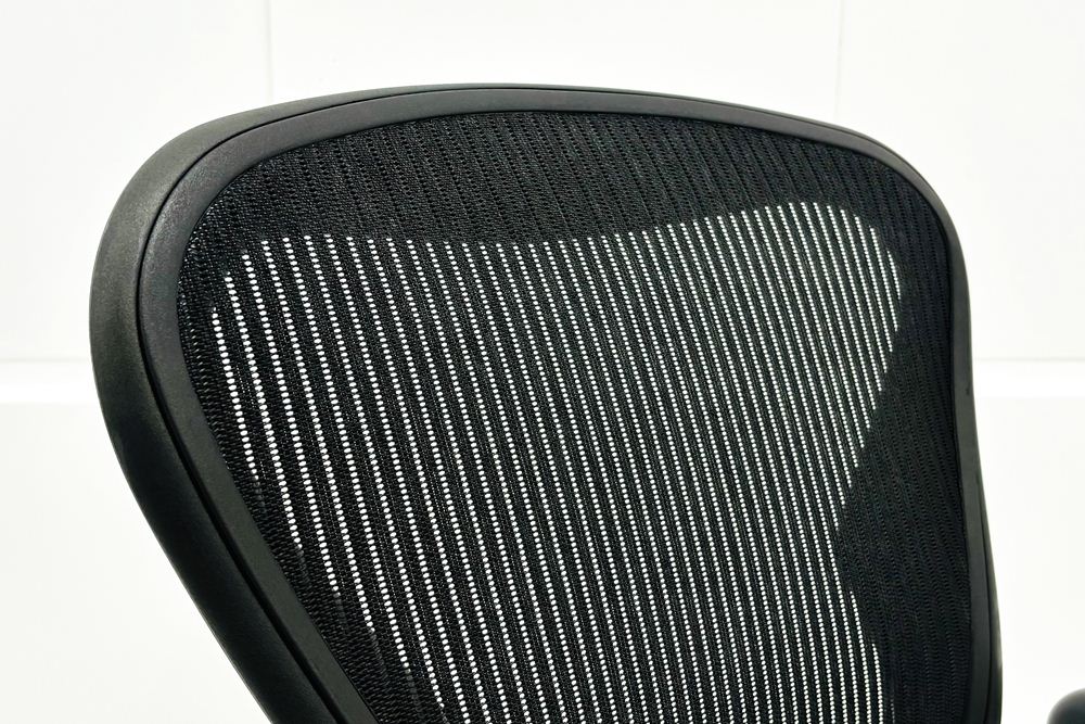 ハーマンミラー アーロンチェア 中古 Bサイズ スタンダード 可動肘 ランバー無 Herman Miller Aeron Chairs 中古オフィス家具 メッシュの画像