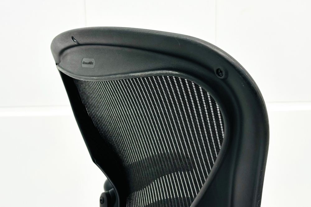 ハーマンミラー アーロンチェア 中古 Bサイズ スタンダード 可動肘 ランバー無 Herman Miller Aeron Chairs 中古オフィス家具 メッシュの画像